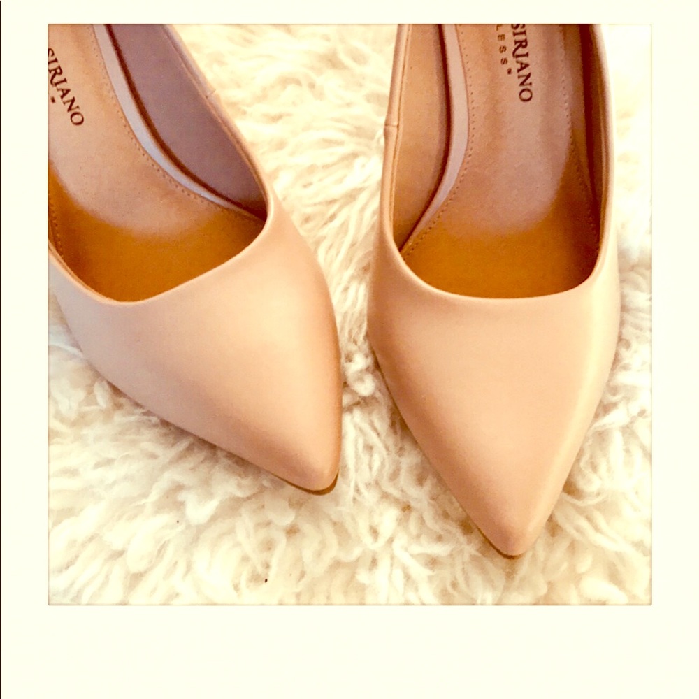 NWOT! Nude pumps